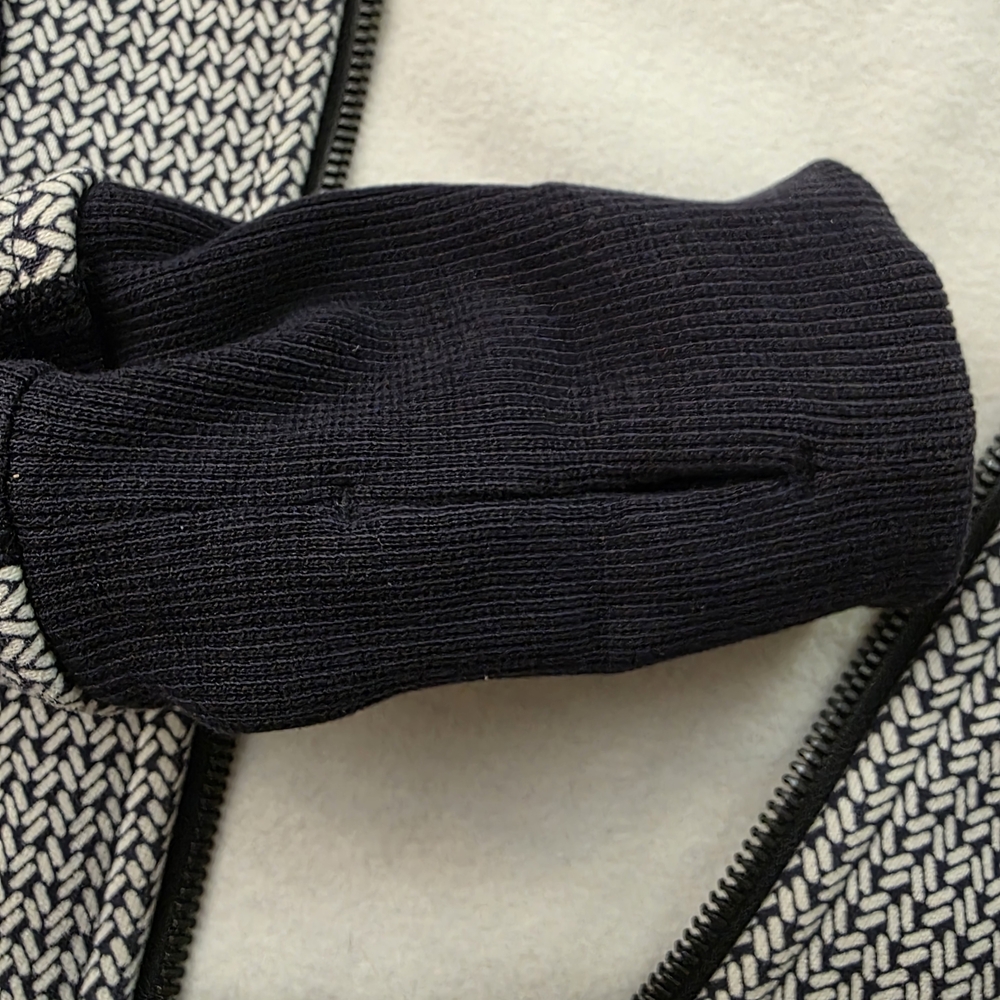 Lululemon Athletica Black and Cream Knit Fabric - Picture 5 of 8